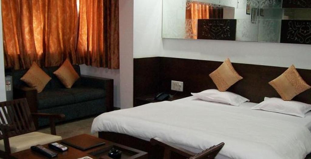 Hotel Palm View Residency Вадодара Экстерьер фото