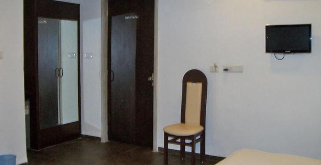 Hotel Palm View Residency Вадодара Экстерьер фото