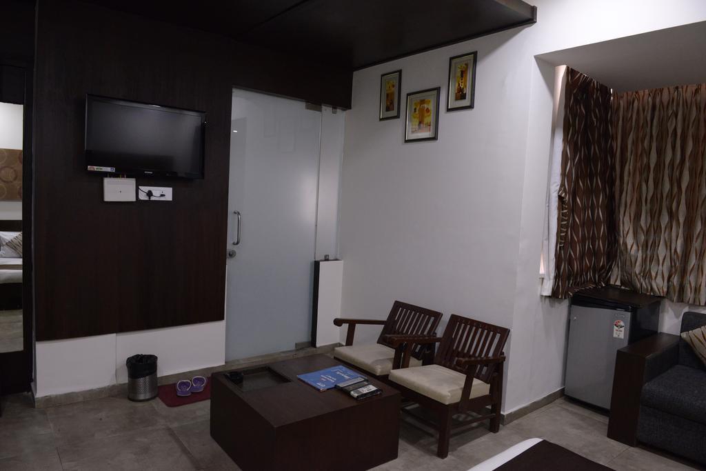 Hotel Palm View Residency Вадодара Экстерьер фото